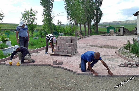 Hafik Belediyesi, mezarlık düzenleme çalışması yapıyor kopya